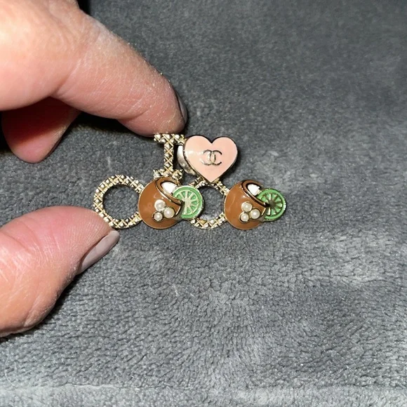 Preloved Chanel Coco brooch I love CoCo long oearl pink heart with stamp on back - Picture 2 of 6